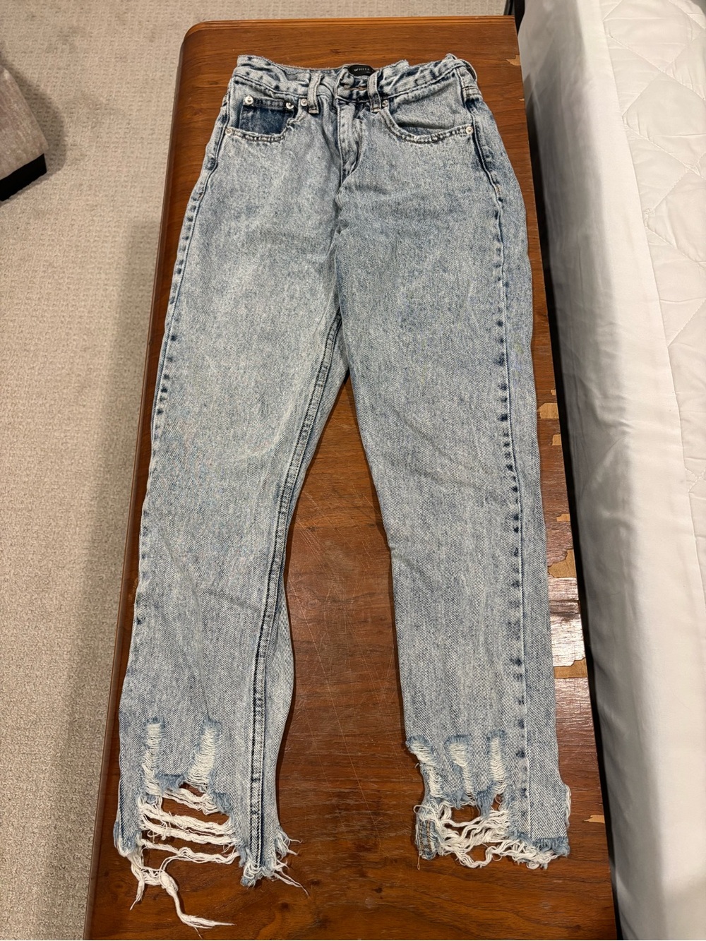 White Fox Boutique Distressed Light-Wash Jeans – Size XS